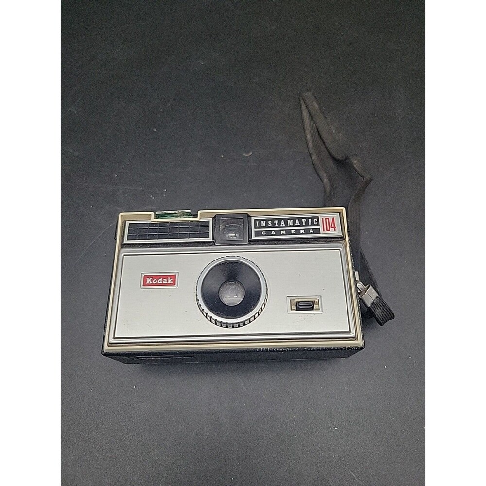 Vintage  Eastman Kodak Instamatic Camera 104 Estate Find USA 126 Film Photo